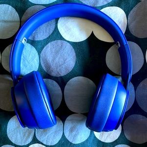 COPY - Beats Solo pro with a case and its box.